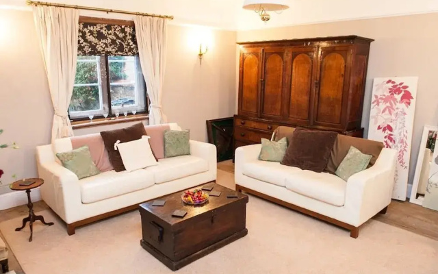 Dodleston Manor