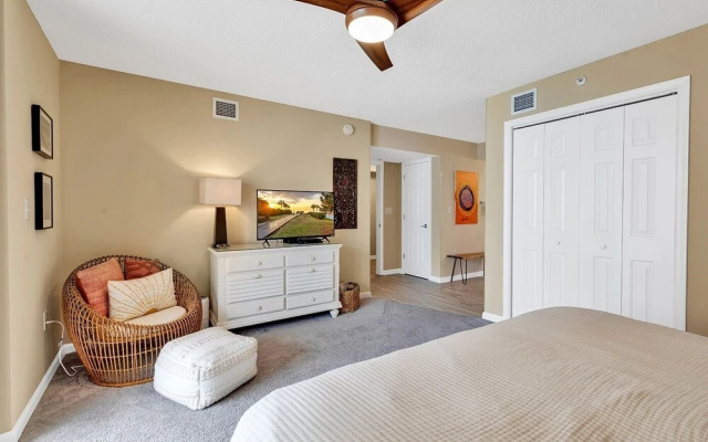 1704 Brighton 2 Bedroom Condo