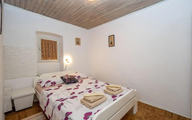 Stunning Home in Jadranovo With Wifi and 5 Bedrooms