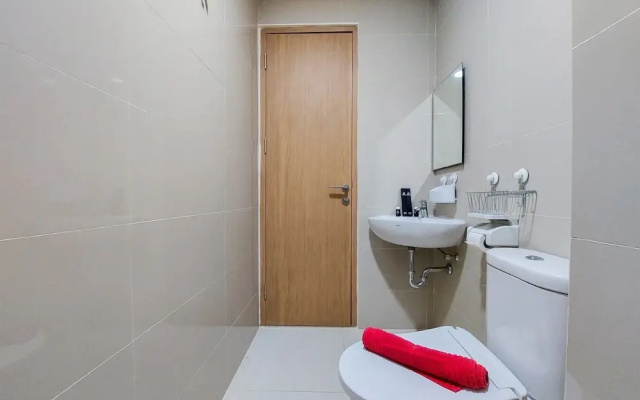 Fancy And Comfy Studio At B Residence Apartment
