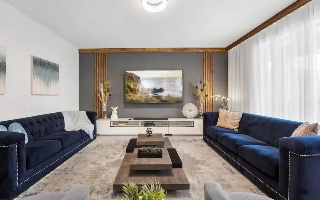 Sophisticated 6BR at Storey Lake Sl2766