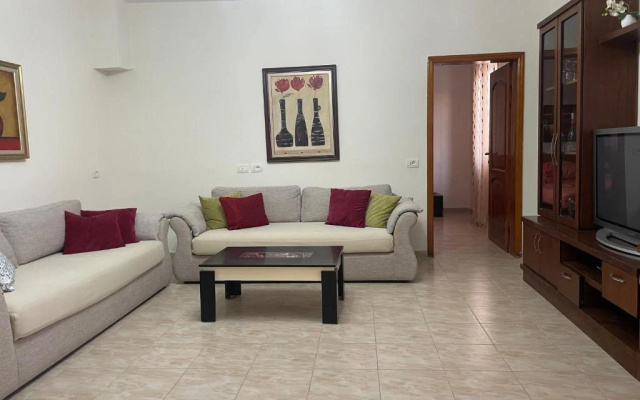 Lovely spacious house with big garden