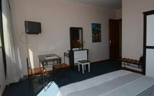 Aina Hotel