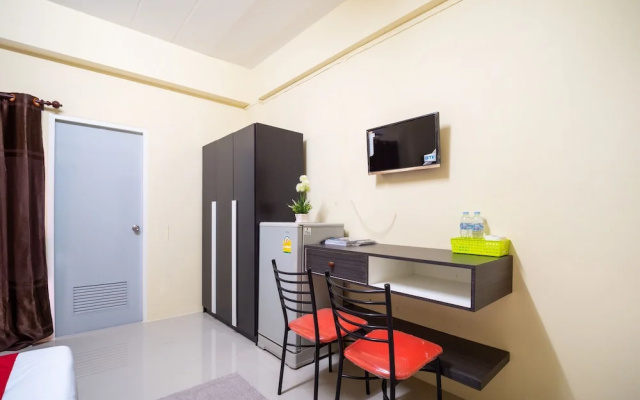 OYO 1047 EK Residence Banchang City