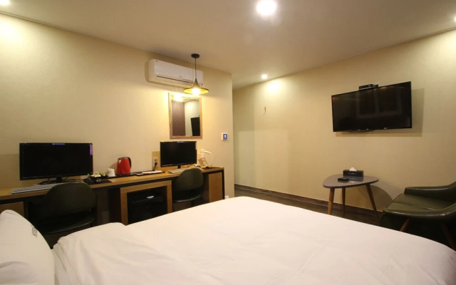 Play Hotel