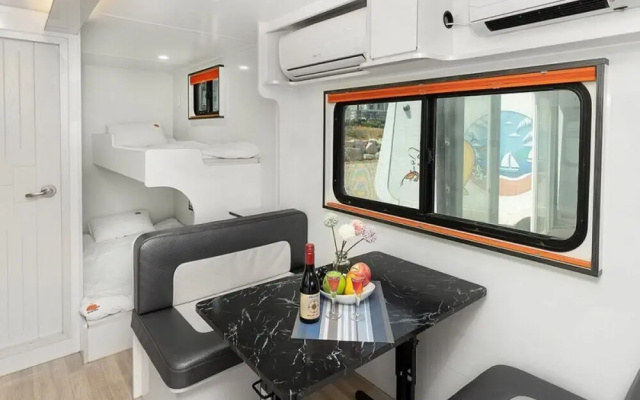 Pohang Uni's Sea Caravan Guryongpo Branch