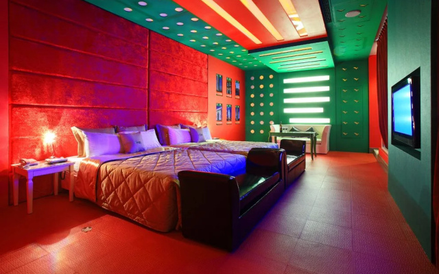 8th Platform Motel