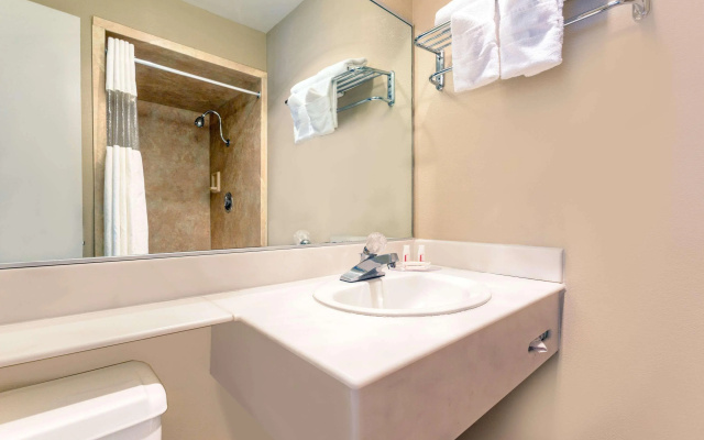 Travelodge by Wyndham Seattle University