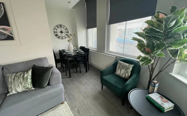 Woolton Washer Dryer Sofa Bed Free Parking
