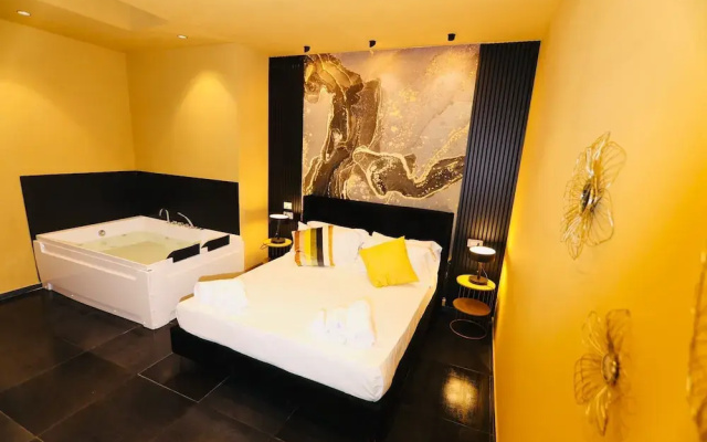 Noah Gate Hotel & Suites