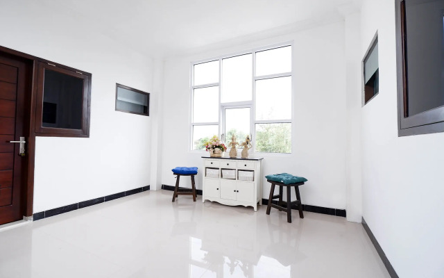 OYO 1611 Four D'home