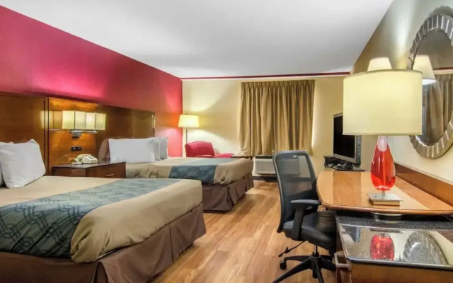 Forsyth Inn & Suites