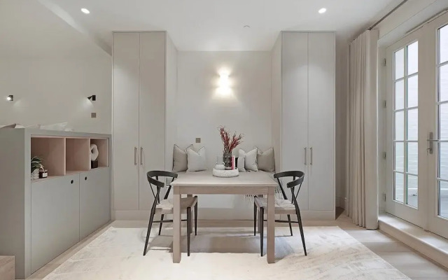 Stylish Earl's Court Studio Plus Patio