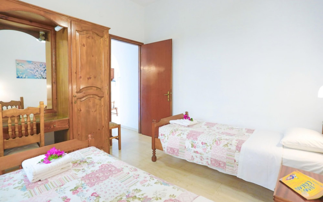 Evanna House in Saint Stephanos