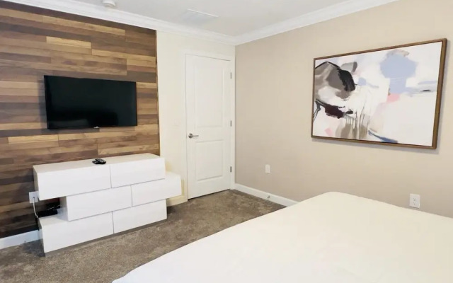 Charming two themed bedrooms townhome near Disney