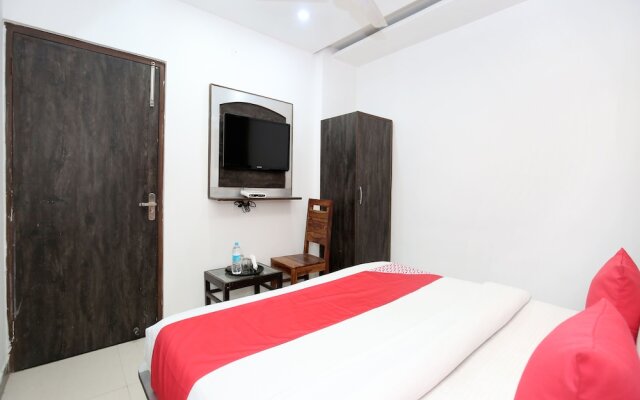 OYO 13431 Hotel Royal Blue