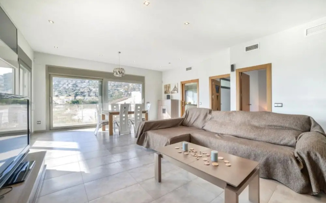 Villa - 5 Bedrooms with Pool, WiFi and Sea views - 105047