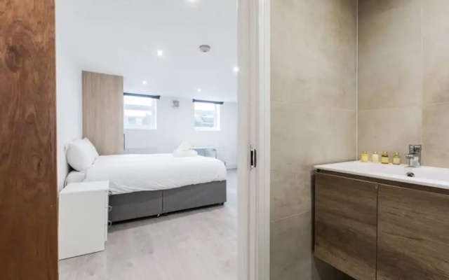 Modern Studio in Camberwell by Burgess Park