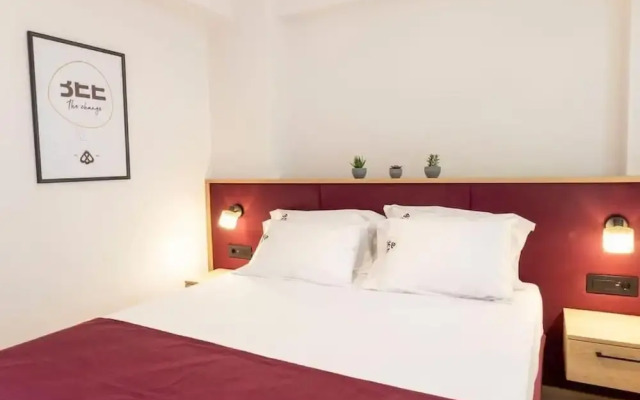 Red Bee Apartment Sea View