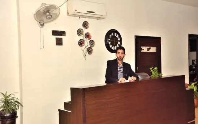 JK Rooms 129 RC Regency -Nr. Golden Temple.