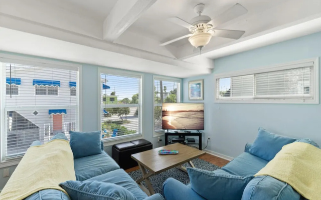 Sunset Beach House by Vtrips