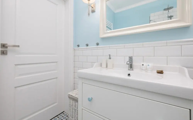 Four Seasons Apartment by Renters