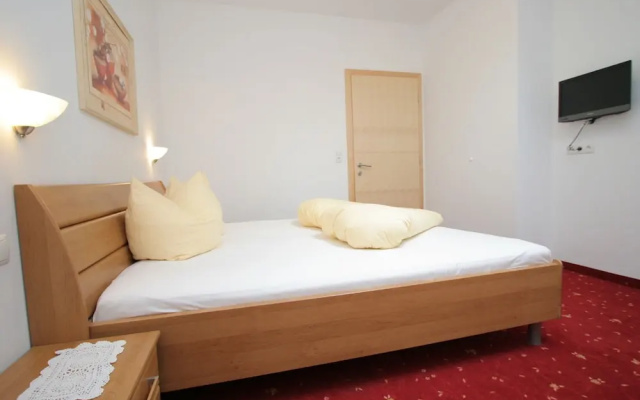 Spacious Apartment in Uderns Near Ski Area