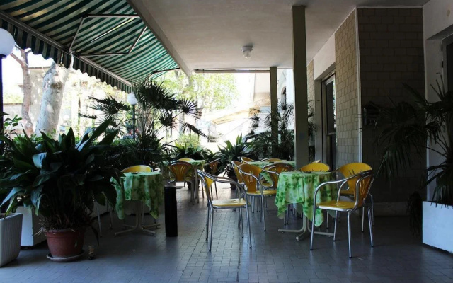 Hotel Leda