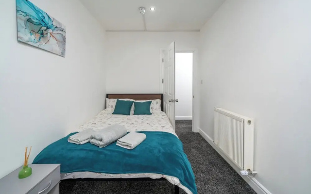 3 Bed- Full Balcony - Closetoo2 & Excel