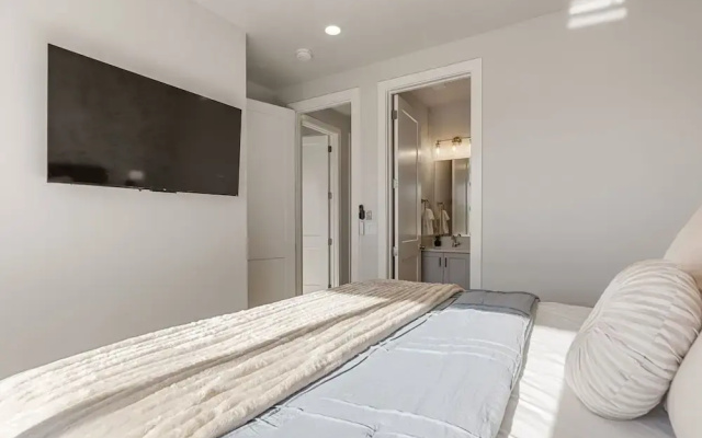 Sandy Cheeks 6 Bedroom Townhouse