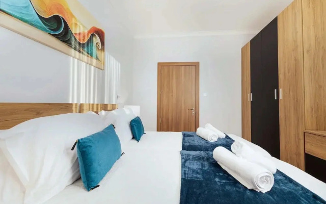 Luxury PH - Terrace & Jacuzzi & Sunbeds