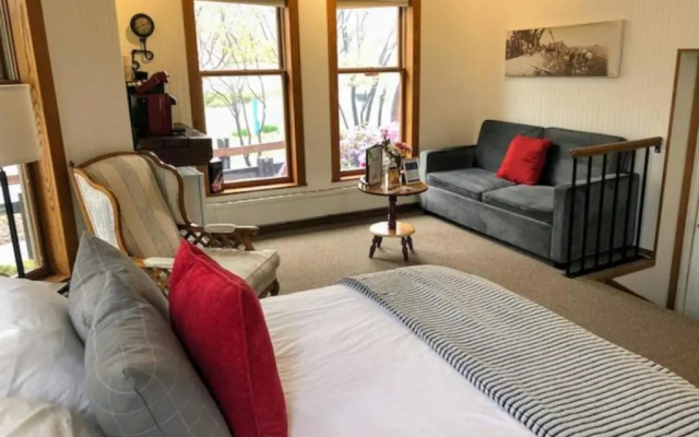 Endion Station Inn  | Hotel Next to Lake Superior