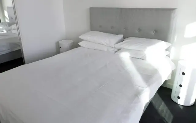 Modern Light-filled Luxury 1bedroom Apartment in South Melbourne