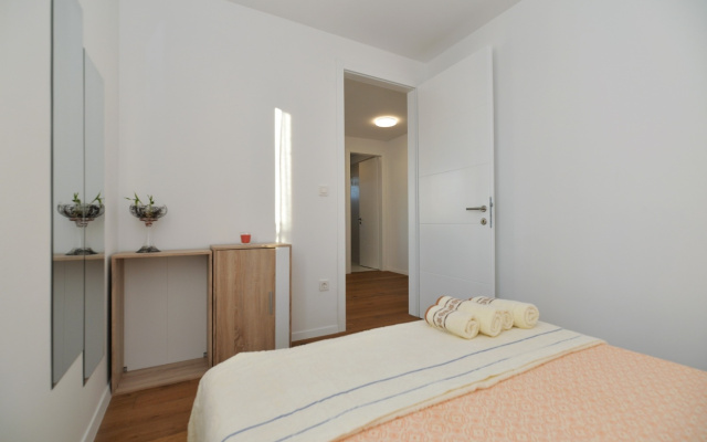 Apartment Nata - free parking A1 Murter, Island Murter