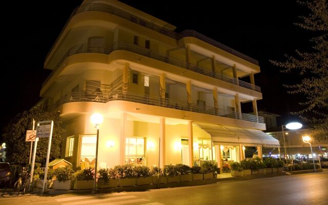 Отель Albergo Villa Mauri Римини вид на фасад