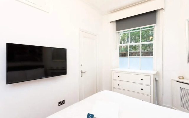 Bright Warwick Chambers Apartment