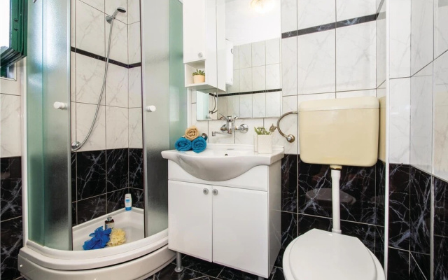 Amazing Apartment in Splitska With 3 Bedrooms and Wifi