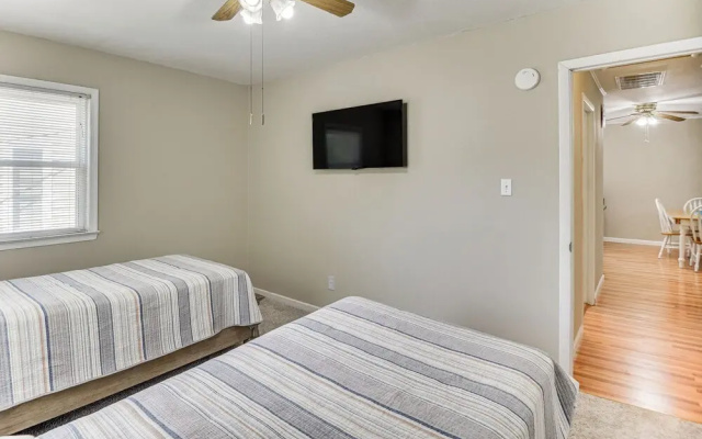 Pet-friendly Virginia Beach Abode w/ Deck & Grill!