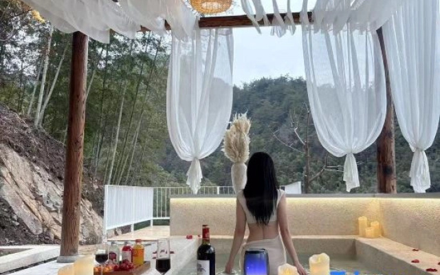Anji Wenshan tired late · See mountain view cloud holiday light luxury hotel