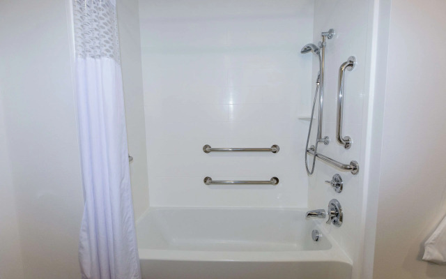 Hampton Inn & Suites Syracuse North Airport Area