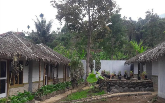 OYO 2922 Wisma Kampoeng Ciherang Syariah