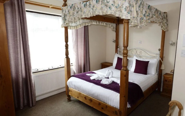 Aylesbray Lodge