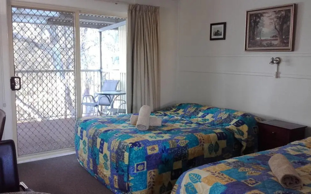 Donald Riverside Motel