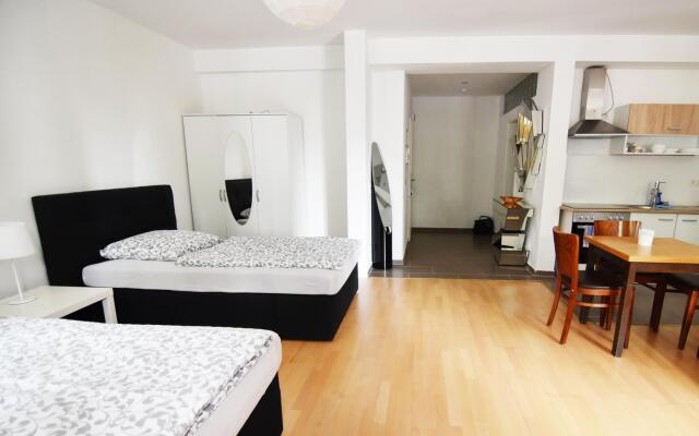 Отель City Loft Friesenplatz Кёльн комната для гостей