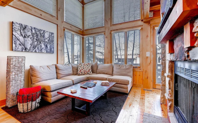 Portico 7 by Park City Lodging