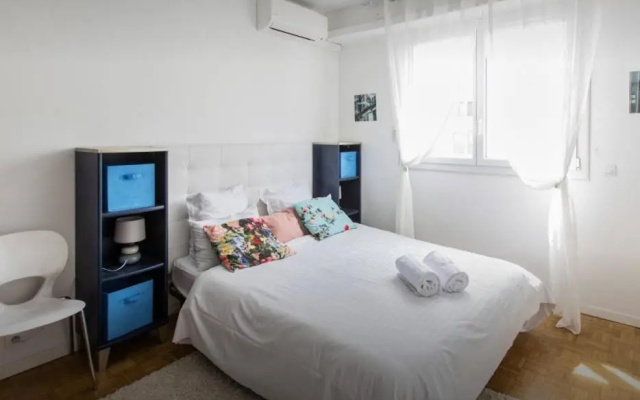 Stunning 2 bed Flat Nice front of the beach Seaview