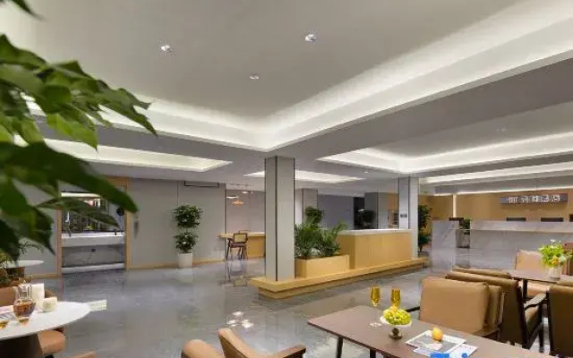 Silent Lost Horizon natural aesthetics Solo Courtyard Designer Hotel