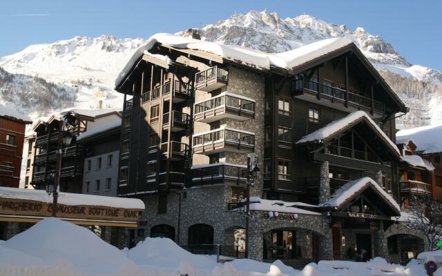 Отель Hôtel Avenue Lodge вид на фасад