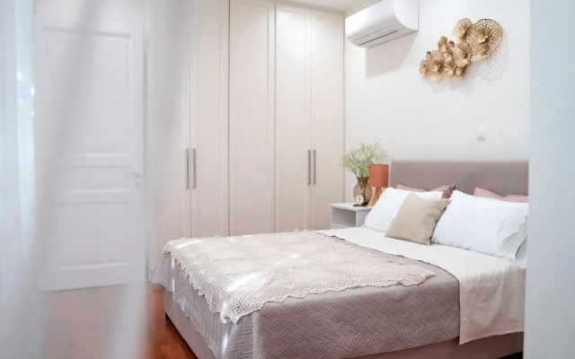 Naias Aegina, Sea-front apartment 95 sqm
