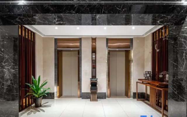 Yulong Garden Hotel (Zhenping Wandelong Plaza)